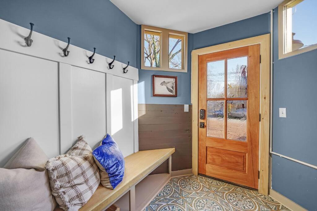 Luxury Apartment In Historic Carriage House Кенет Скуеър Екстериор снимка