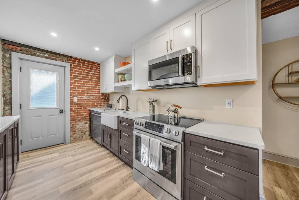 Luxury Apartment In Historic Carriage House Кенет Скуеър Екстериор снимка