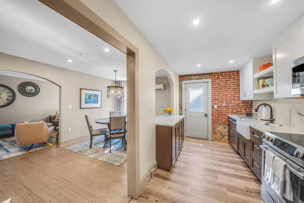 Luxury Apartment In Historic Carriage House Кенет Скуеър Екстериор снимка