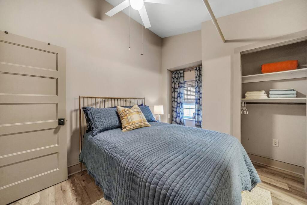 Luxury Apartment In Historic Carriage House Кенет Скуеър Екстериор снимка