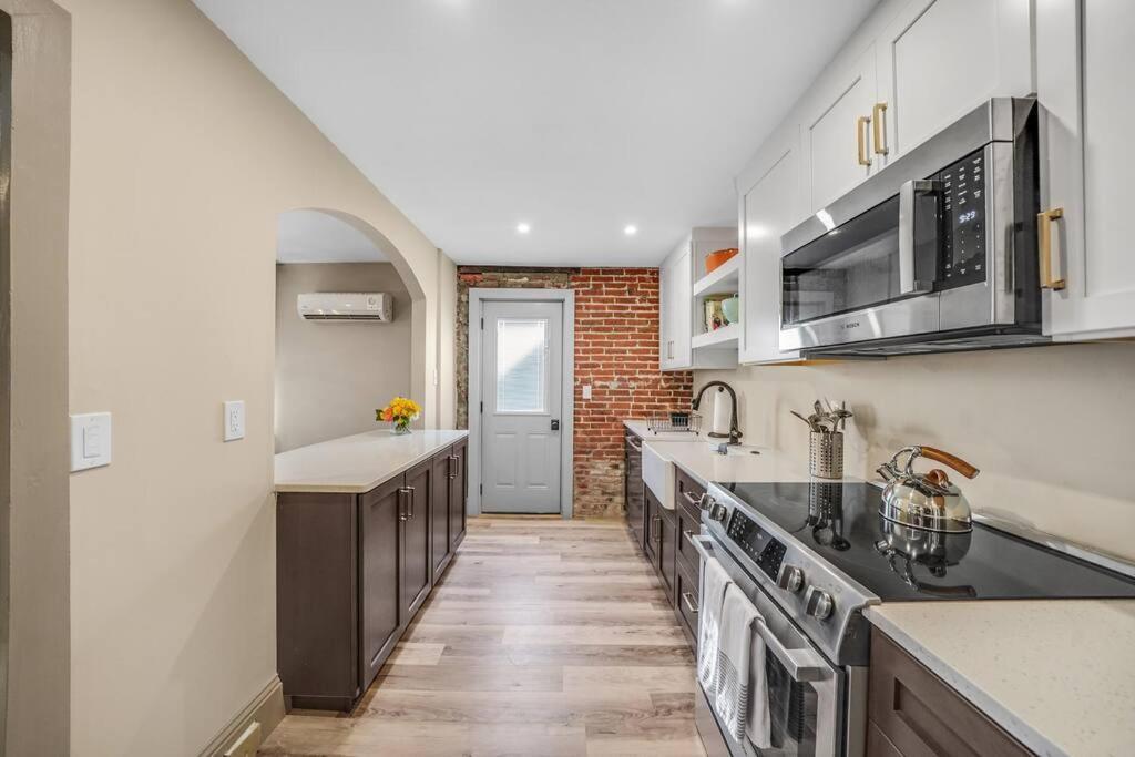 Luxury Apartment In Historic Carriage House Кенет Скуеър Екстериор снимка